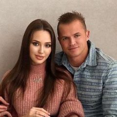 Тарасов удивил публику развратным видео с женой: «Сзади же дети»